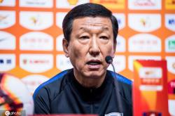  波尔图vs阿卡罗主裁判接电话照片 